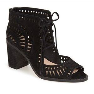 Vince Camuto Tarita cutout lace up sandal SIZE 9.5